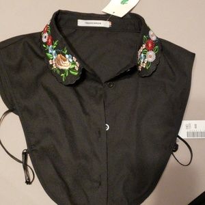 Embroidered fake collar